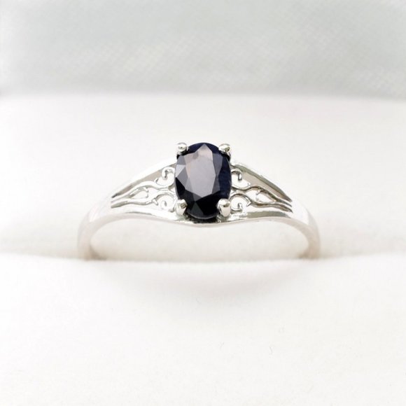 10K White Gold Natural Blue Sapphire (0.67ct) Ring - Picture 1 of 3